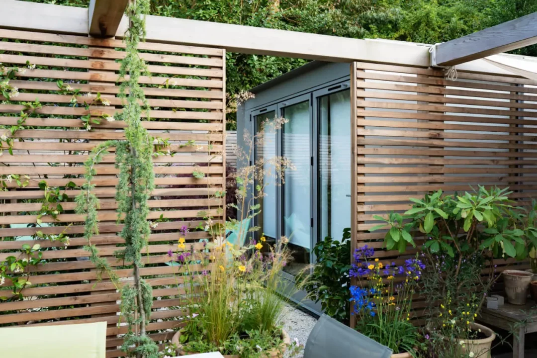 slatted-screening-garden