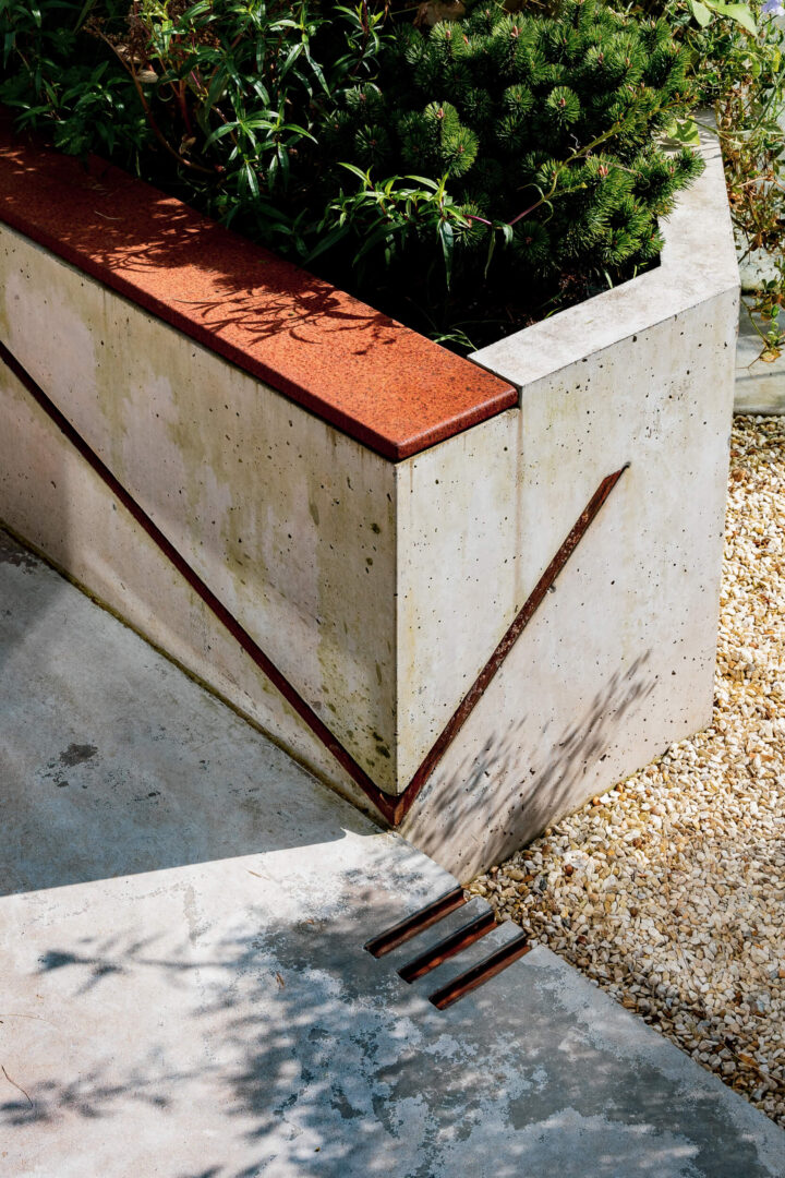colourful-modern-urban-garden-design-artisan (12)