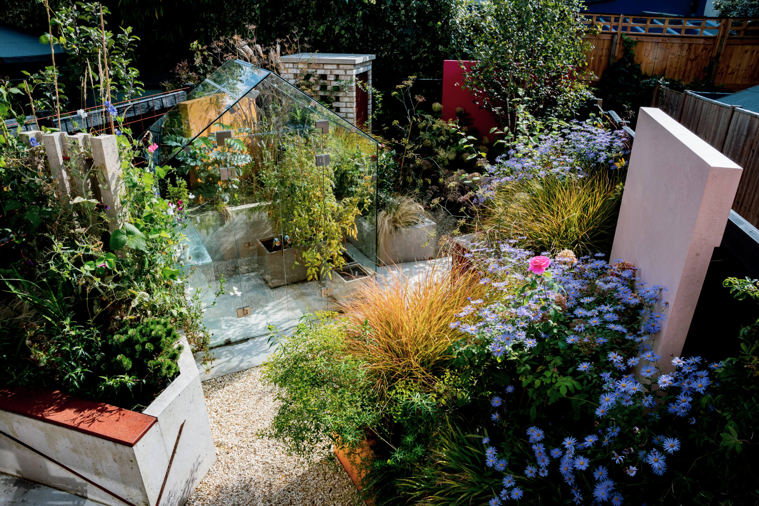 colourful-modern-urban-garden-design-artisan (13)